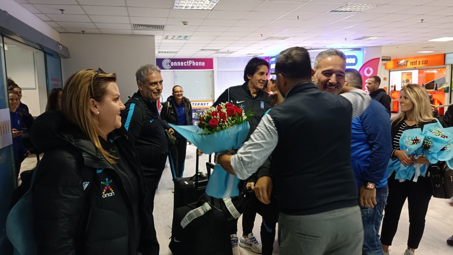 Η θερμή υποδοχή της ΕΠΣΗ στην Εθνική Γυναικών!