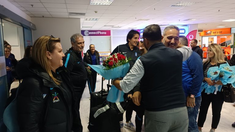 Η θερμή υποδοχή της ΕΠΣΗ στην Εθνική Γυναικών!