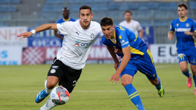 Χρυσή μετριότητα ή ισότιμο μέλος των μεγάλων;