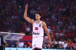 Ανανεώνει και φεύγει δανεικός στον Ερυθρό Αστέρα ο Πετρούσεφ