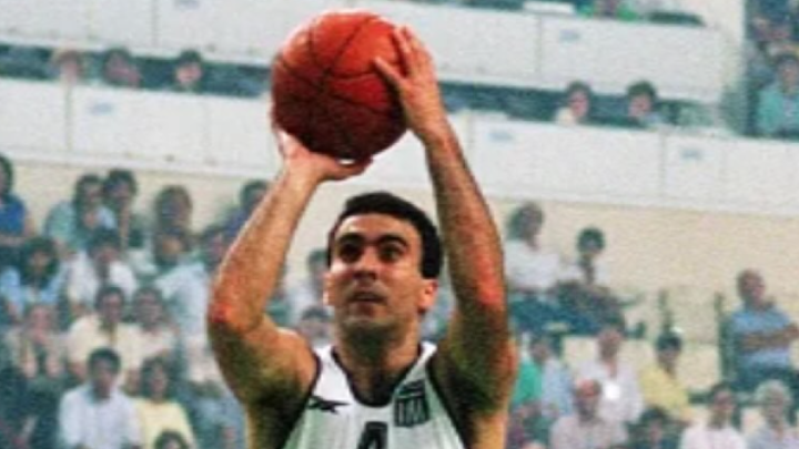 Νίκος Γκάλης: «Σαν σήμερα το 1980 φόρεσα για πρώτη φορά τη γαλανόλευκη φανέλα»
