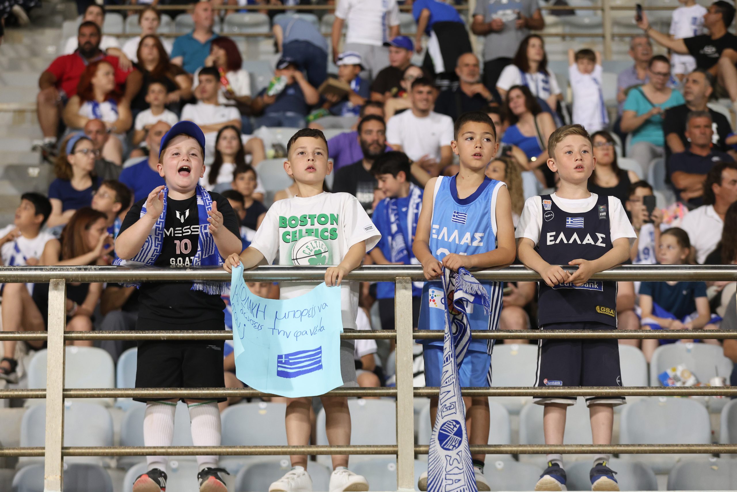 Pics | Παγκρήτιο γεμάτο γαλανόλευκα!