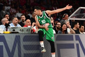 Σλούκας: «Θέμα τακτικής και όχι ατυχίας η ήττα από το σουτ του Γιούλ – Πλησιάζει το τέλος της καριέρας μου» (vid)