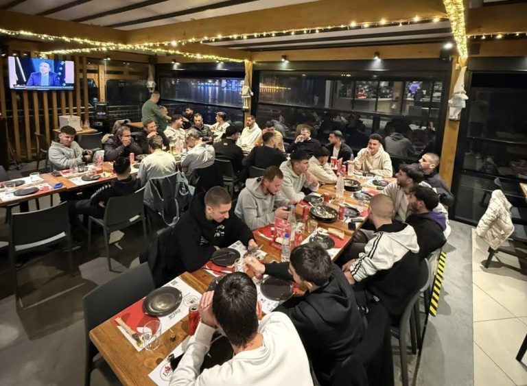 Pics | Χριστουγεννιάτικο τραπέζι για τη Χερσόνησο