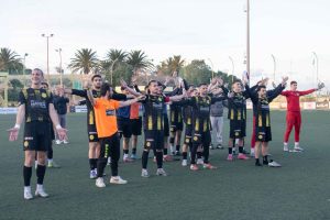 Pics | Εργοτέλης: Τα πανηγύρια των παικτών με τον κόσμο!