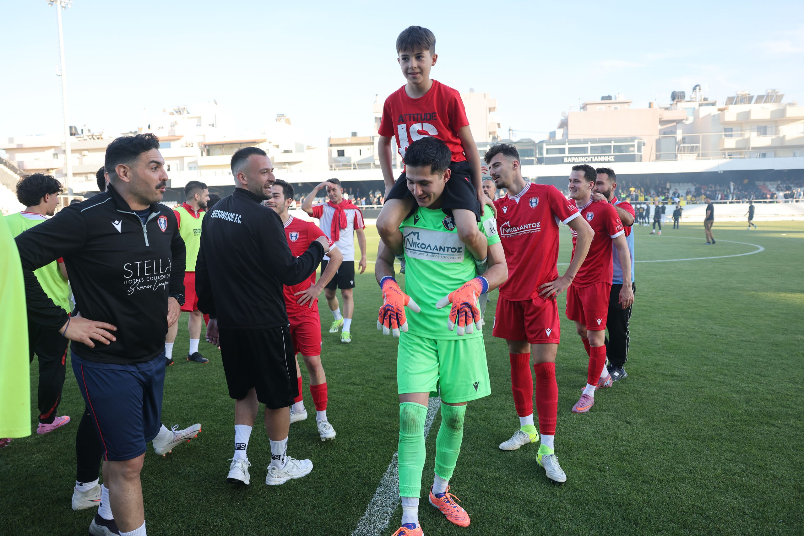 Pics | Ξέφρενοι πανηγυρισμοί της Χερσονήσου για την πρόκριση στον τελικό!