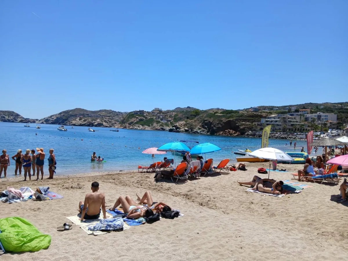 Γεμάτες οι παραλίες του Ηρακλείου