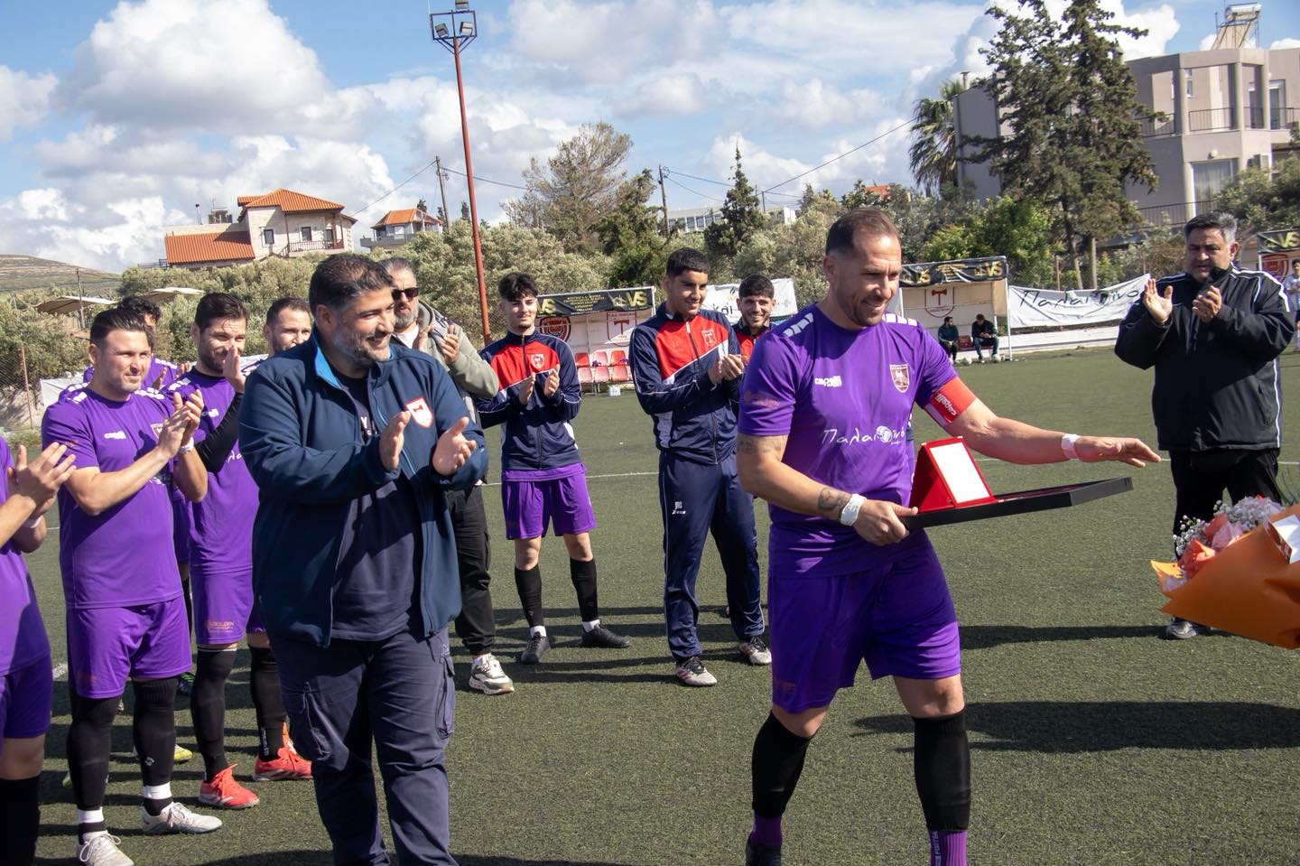 Κρέμασε τα παπούτσια του ο Λευτέρης Γιαλούσης: Το αντίο της Μινωικής