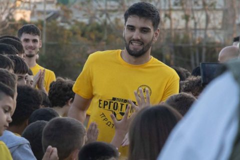 Θεοδωράκης στο athletic.gr: «Είμαι πολύ χαρούμενος που θα αγωνίζομαι στον ΑΟΤ – Θα δώσω τον καλύτερο μου εαυτό»