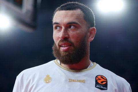 Στην Έφες ο Μάικ Τζέιμς