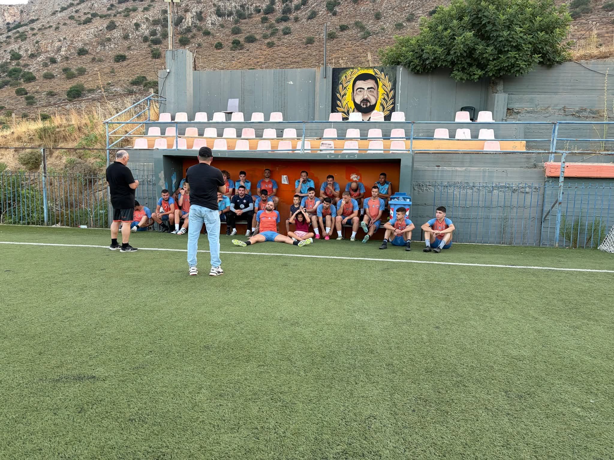 Αλμυρός: Ο Φοίβος Ζανελάι ζωγραφισμένος στην κερκίδα για να μην χάσει κανένα ματς από εκεί ψηλά!