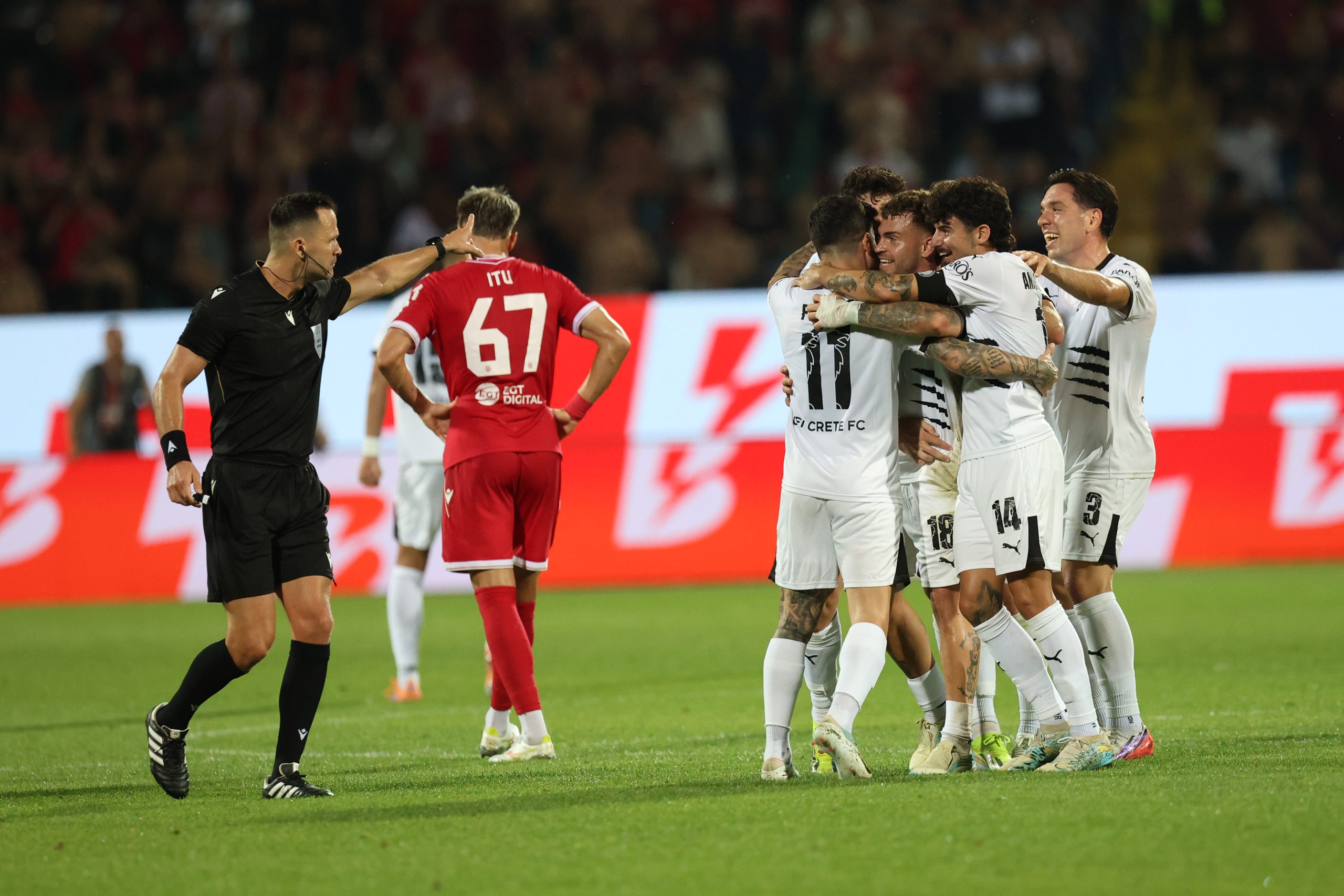 Στις 2:00 τα ξημερώματα «πετάει» από τη Σόφια η αποστολή του ΟΦΗ