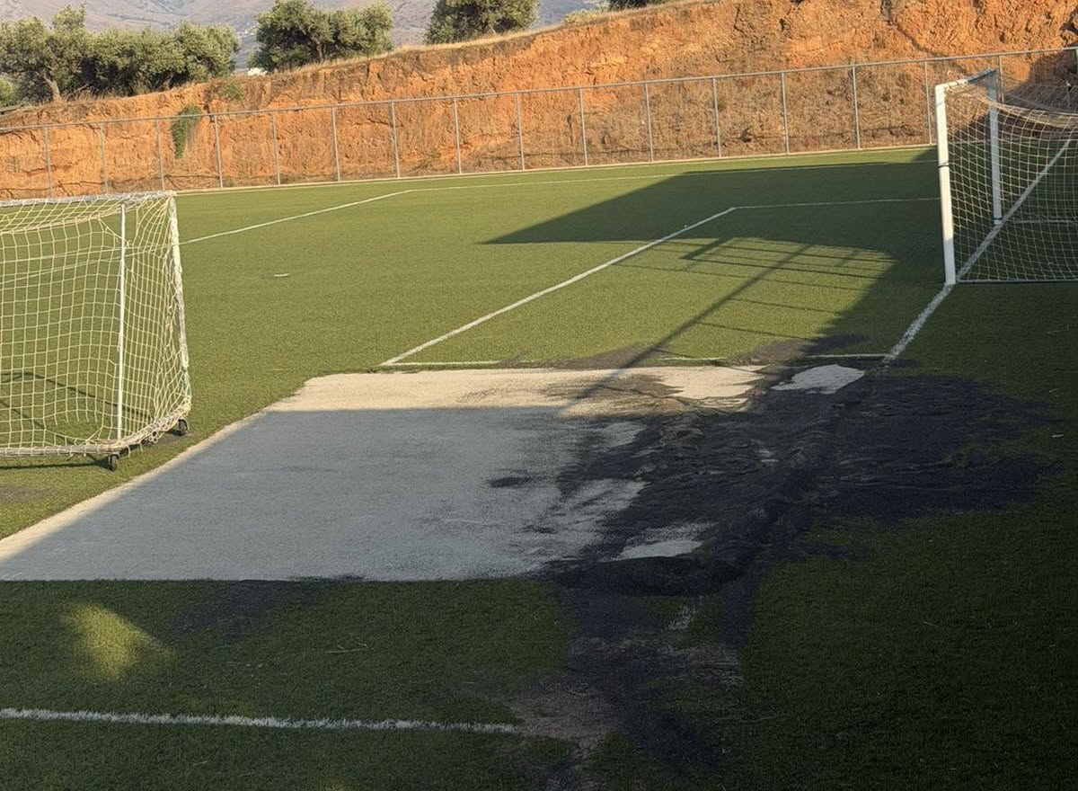 Ανθεστίωνας: Καταγγέλλει κλοπή κομματιού του πλαστικού χλοοτάπητα από το γήπεδο