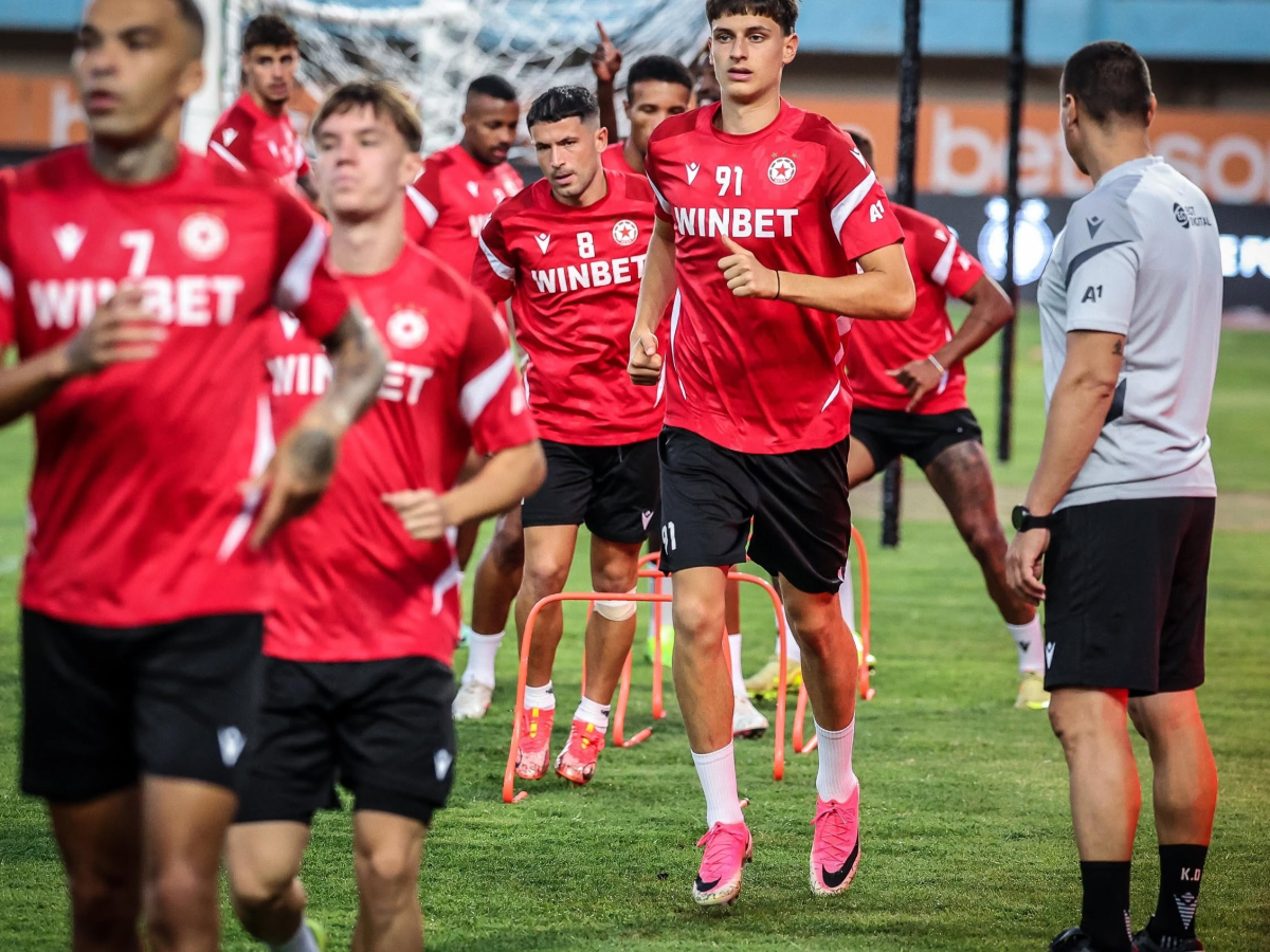 H 11αδα της ΤΣΣΚΑ Σοφίας: 4-3-3 από τον Γιάνεφ