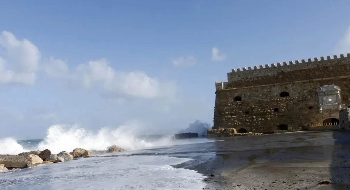 Ριπές άνω των Ριπές άνω των 100 χλμ./ώρα αναμένονται στην Κρήτη τις επόμενες ώρες