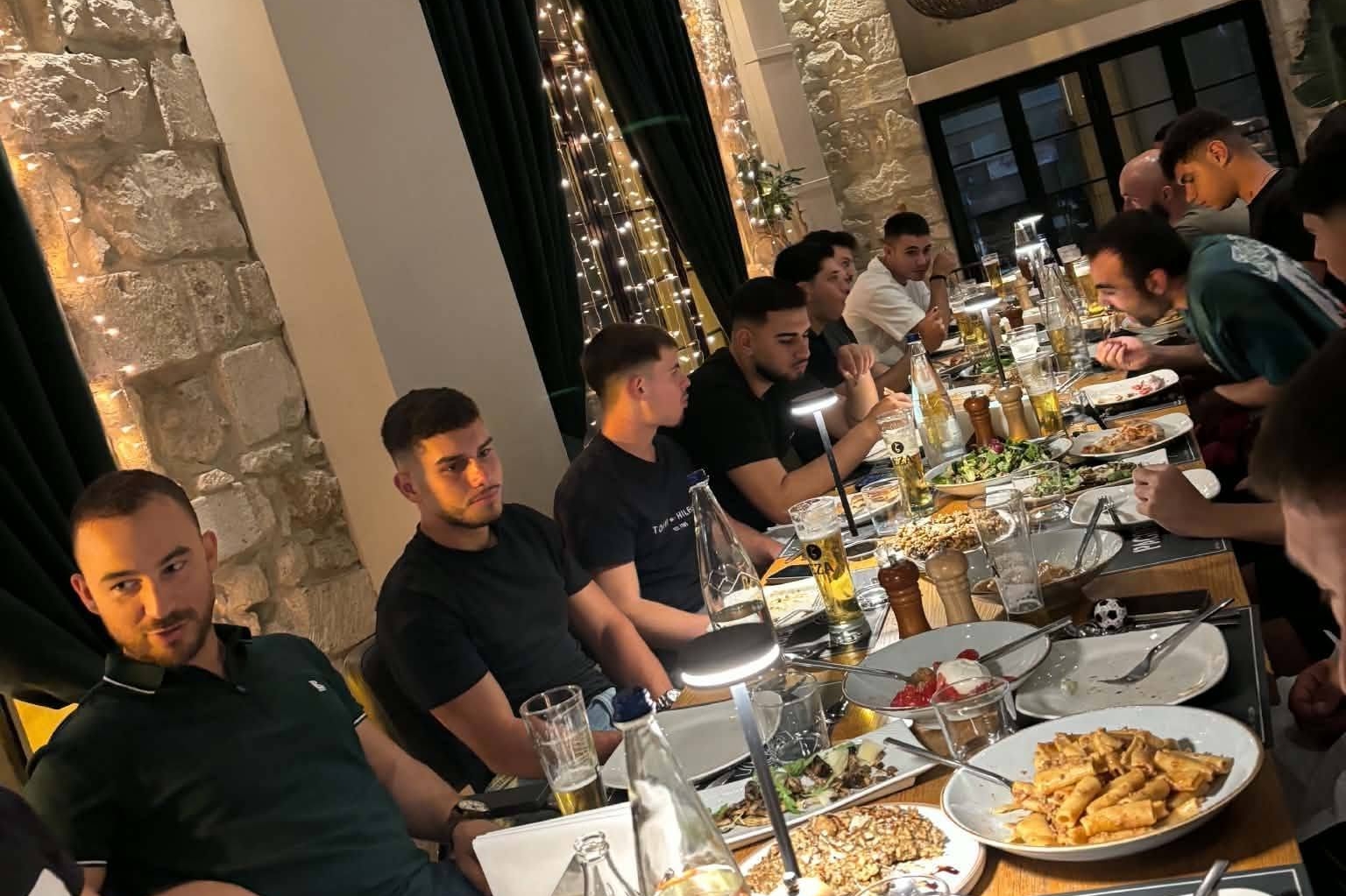 Χαλαρές στιγμές στον ΟΦΑΜ πριν την έναρξη της προετοιμασίας