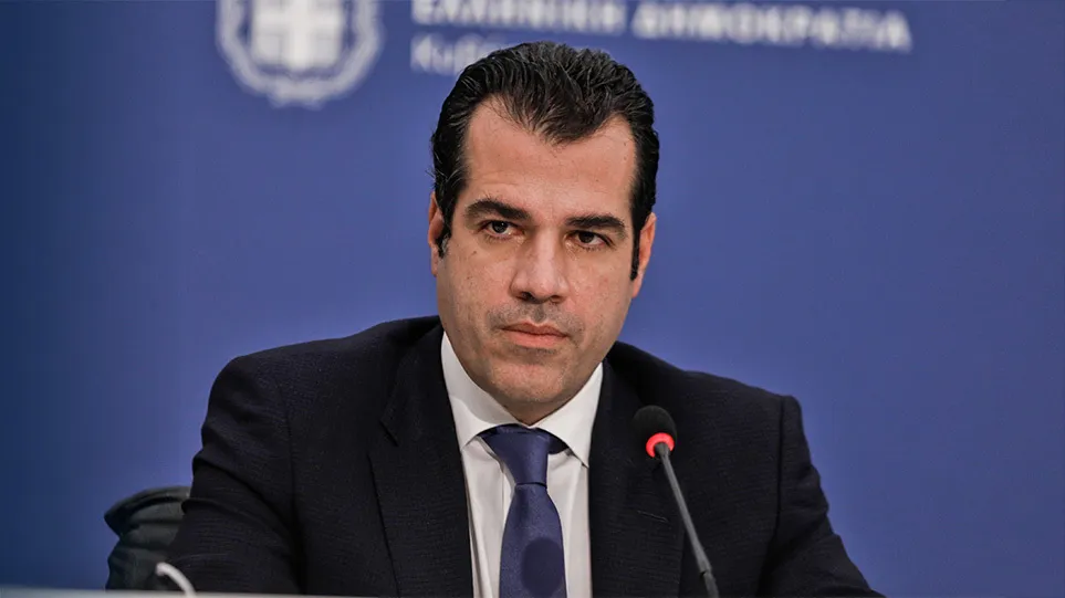 «Δεν θα επιβαρυνθούν οι δομές των νησιών»: Οι εξηγήσεις Πλεύρη για τις μετακινήσεις μεταναστών από την Κρήτη