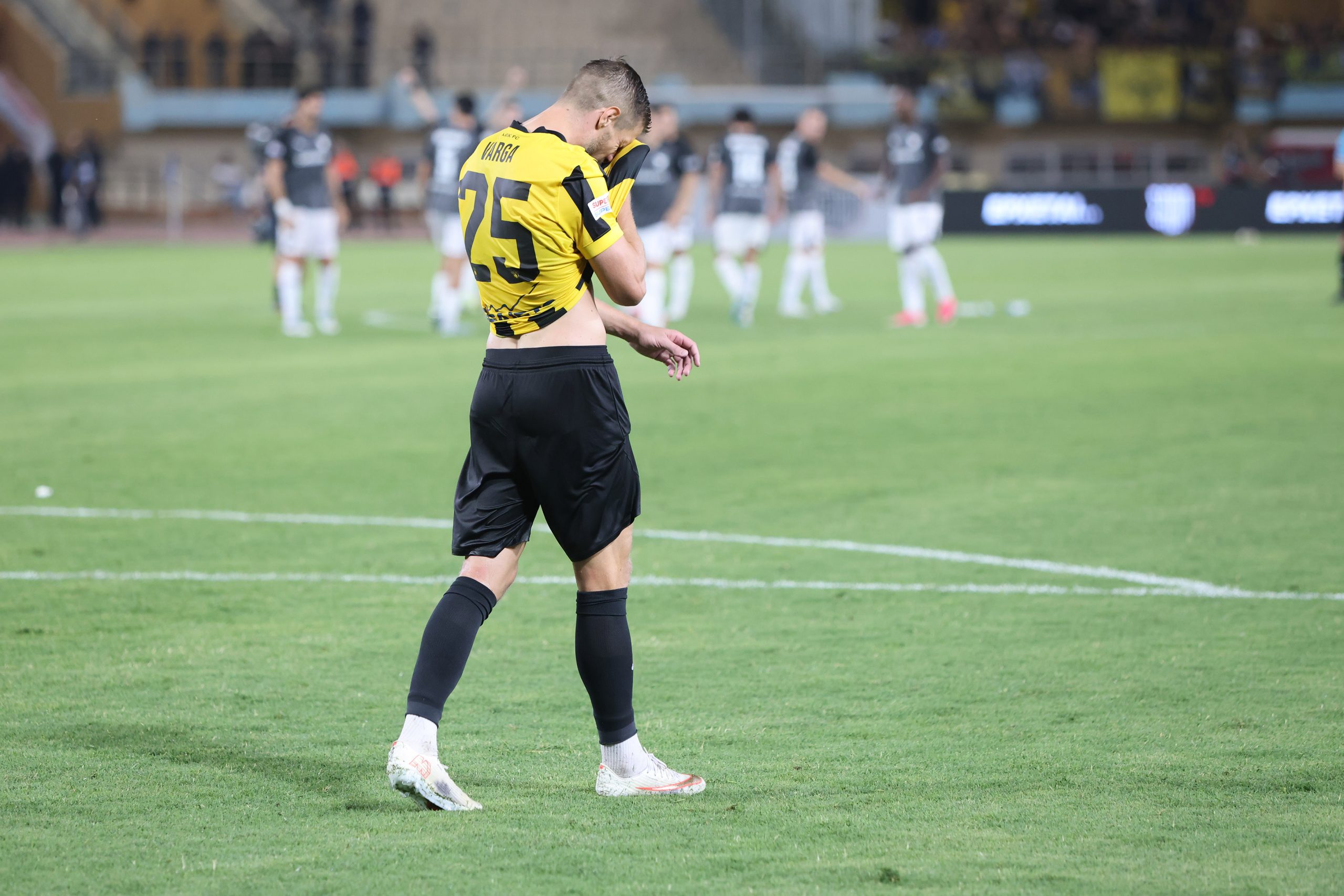 AEK: Θλάση ο Βάργκα – Αμφίβολος για το ματς με τον ΟΦΗ