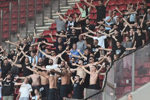 Δυναμικό παρών από τον κόσμο του ΟΦΗ στο Καραϊσκάκης