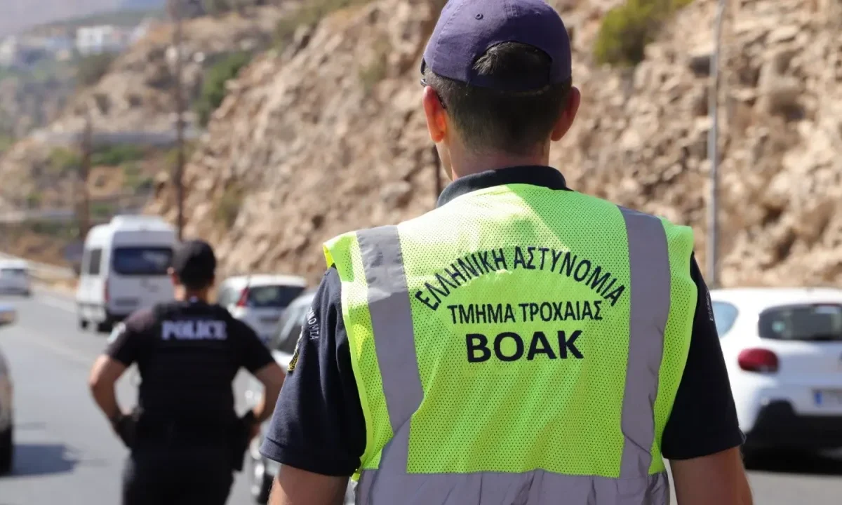 Τροχαίο στον ΒΟΑΚ στο ύψος των Γουβών: Σύγκρουση φορτηγού με ταξί-βαν