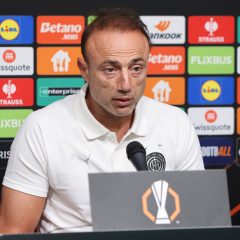 Live η συνέντευξη τύπου του Χρήστου Κόντη ενόψει του αγώνα με τη Μπάγερ Λεβερκούζεν