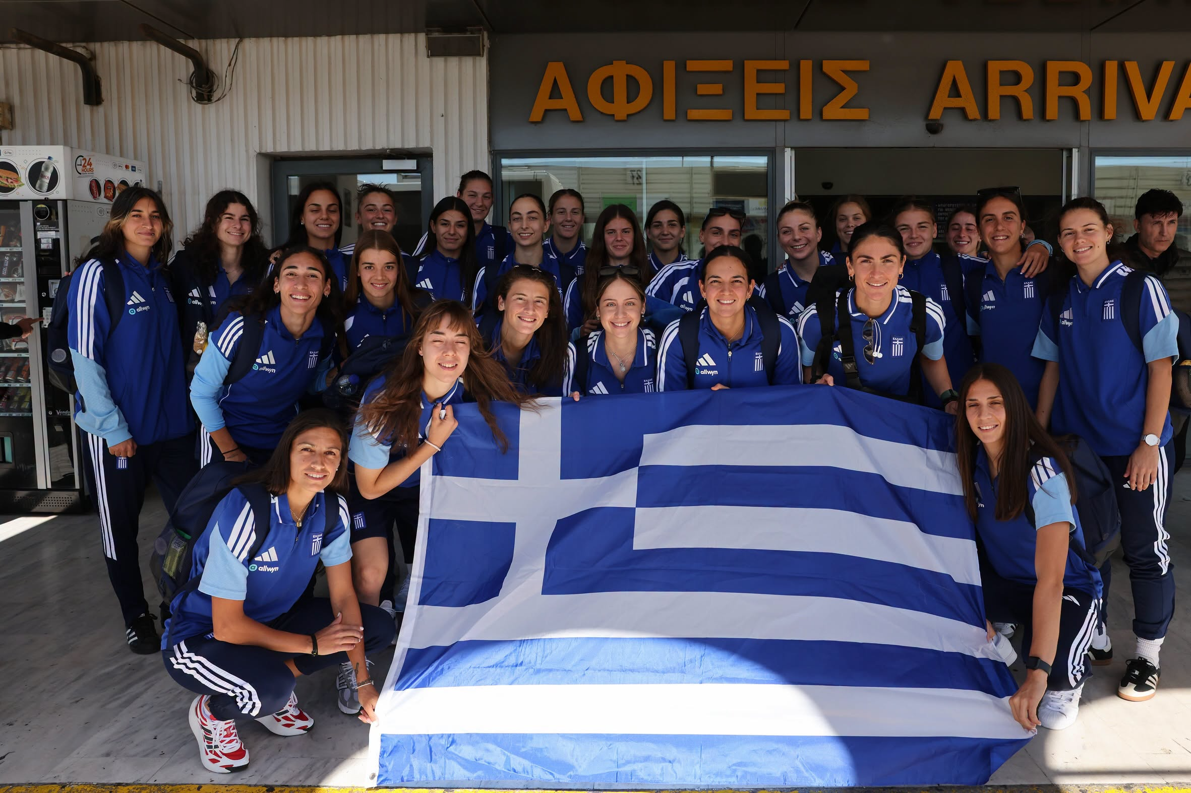 Έφτασε στο Ηράκλειο η αποστολή της Εθνικής Γυναικών