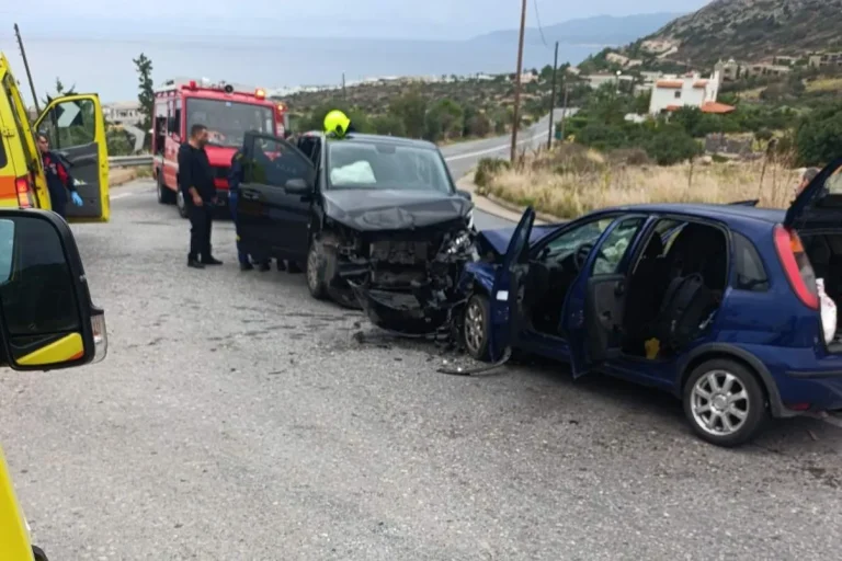 Τροχαίο στη Χερσόνησο: Σύγκρουση βαν με ΙΧ – Πέντε άτομα στο νοσοκομείο