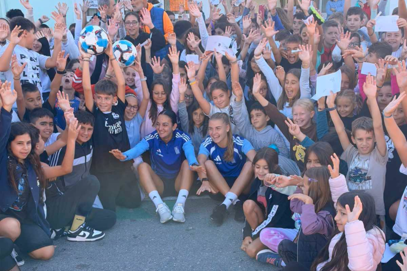 Επισκέφτηκε δημοτικά σχολεία στο Ηράκλειο η Εθνική Γυναικών!