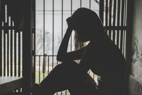 Ηράκλειο: Έφερναν κοπέλες από τη Ρουμανία και τις κρατούσαν υπό ομηρία για να τις εκδίδουν
