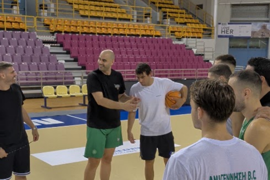 Video | Γενέθλια στο… γήπεδο για τον Στέφανο Ματσάγγο στην προπόνηση της Αναγέννησης Αρκαλοχωρίου