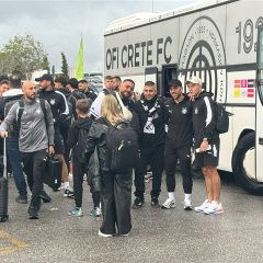 Η άφιξη της αποστολής του ΟΦΗ στο αεροδρόμιο Ηρακλείου – “Πετάει” για τη Ρεν