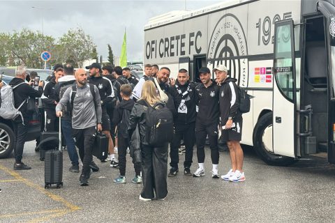 Η άφιξη της αποστολής του ΟΦΗ στο αεροδρόμιο Ηρακλείου – “Πετάει” για τη Ρεν