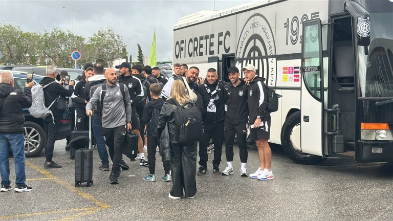Η άφιξη της αποστολής του ΟΦΗ στο αεροδρόμιο Ηρακλείου – “Πετάει” για τη Ρεν
