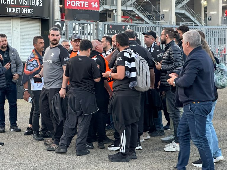 Έφτασαν στο γήπεδο οι πρώτοι φίλαθλοι του ΟΦΗ για το παιχνίδι με τη Ρεν