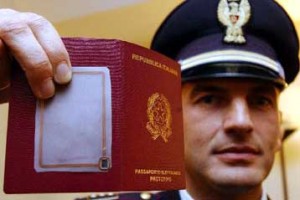 Πήγαν να ταξιδέψουν με πλαστά διαβατήρια