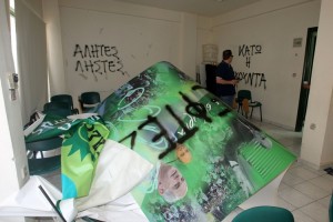 Kαταστροφές στα γραφεία του ΠΑΣΟΚ